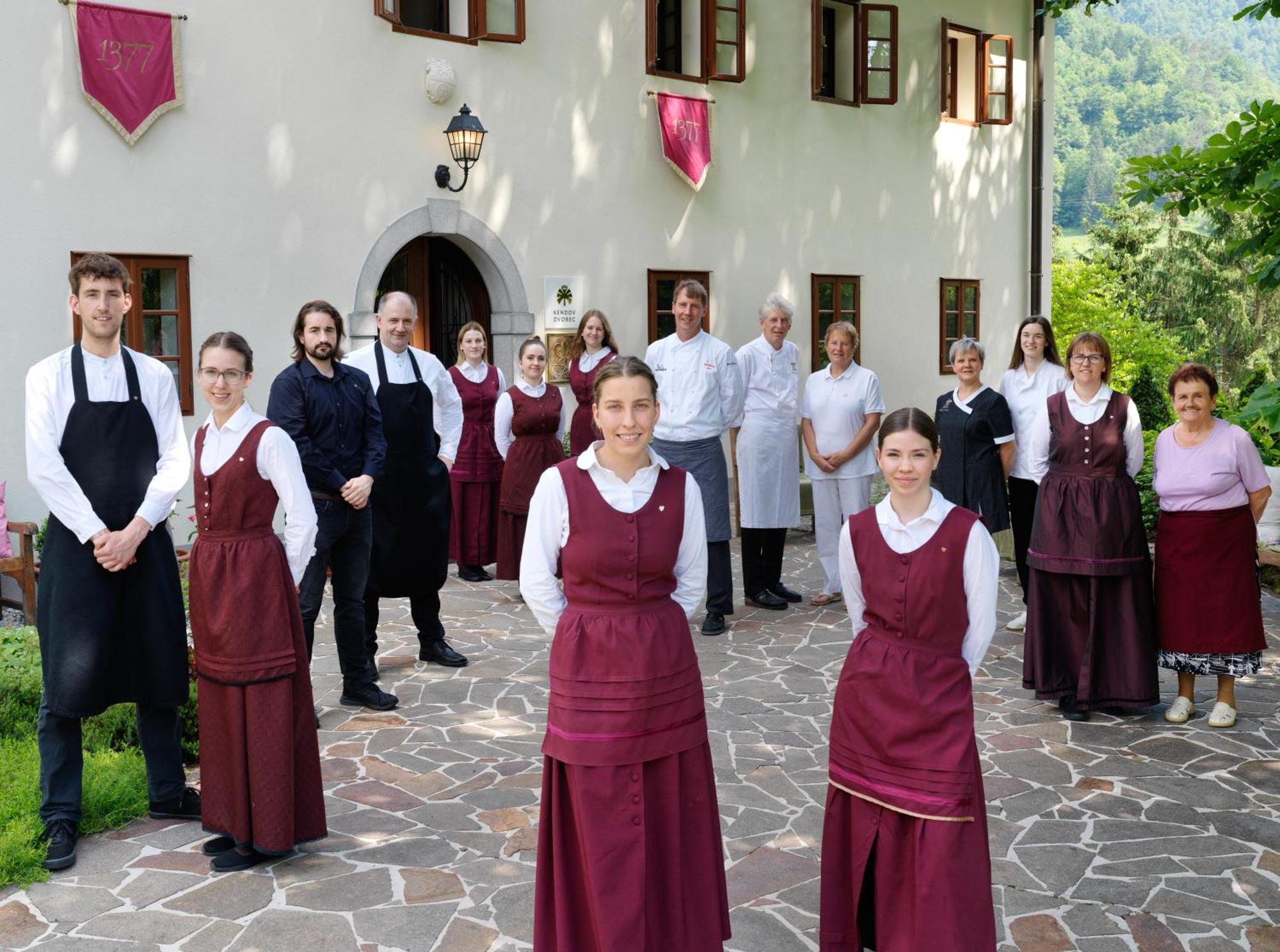 Kendov Dvorec Spodnja Idrija Exterior foto