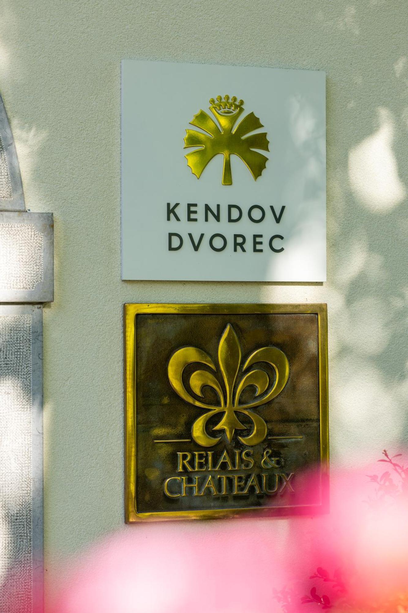Kendov Dvorec Spodnja Idrija Exterior foto