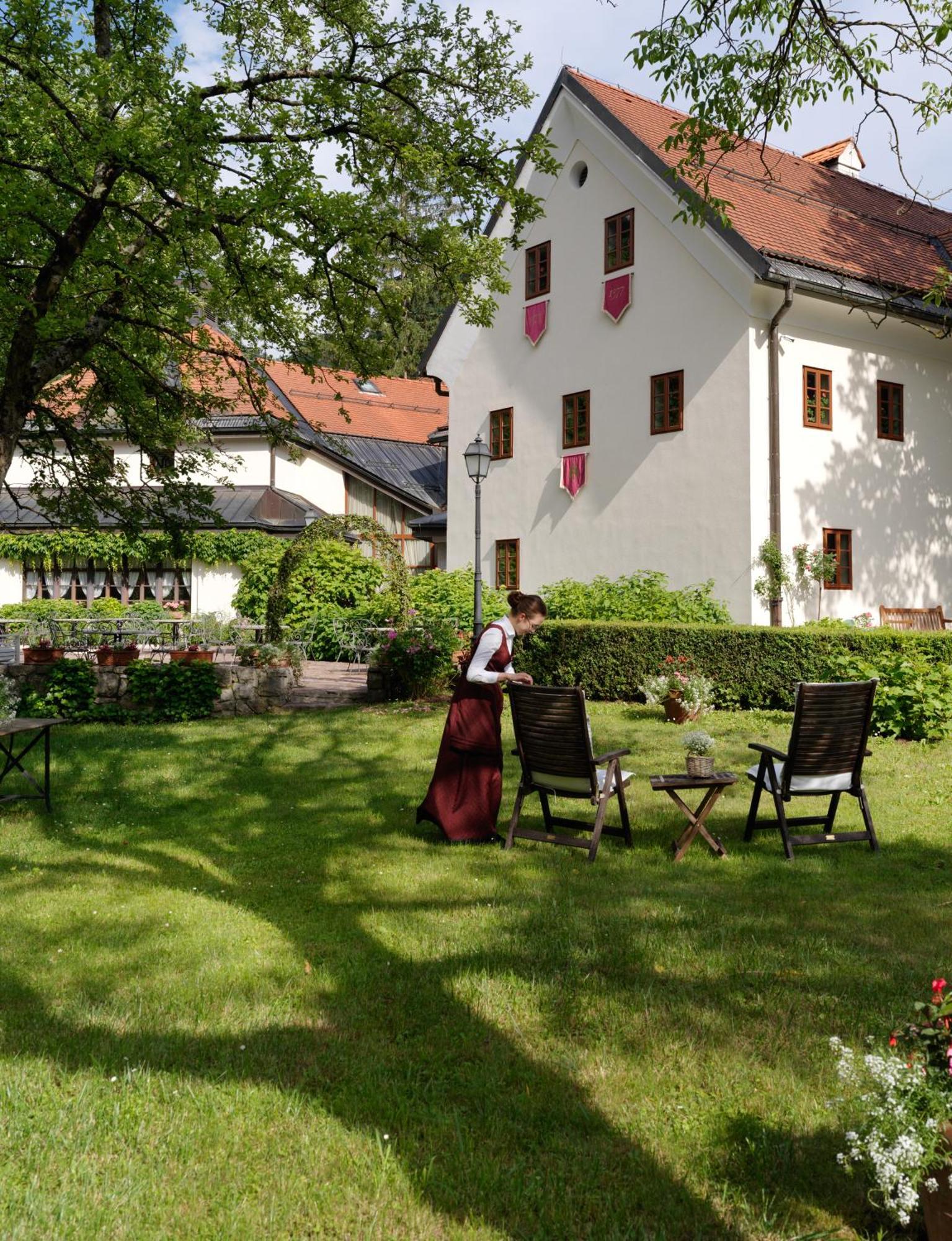 Kendov Dvorec Spodnja Idrija Exterior foto