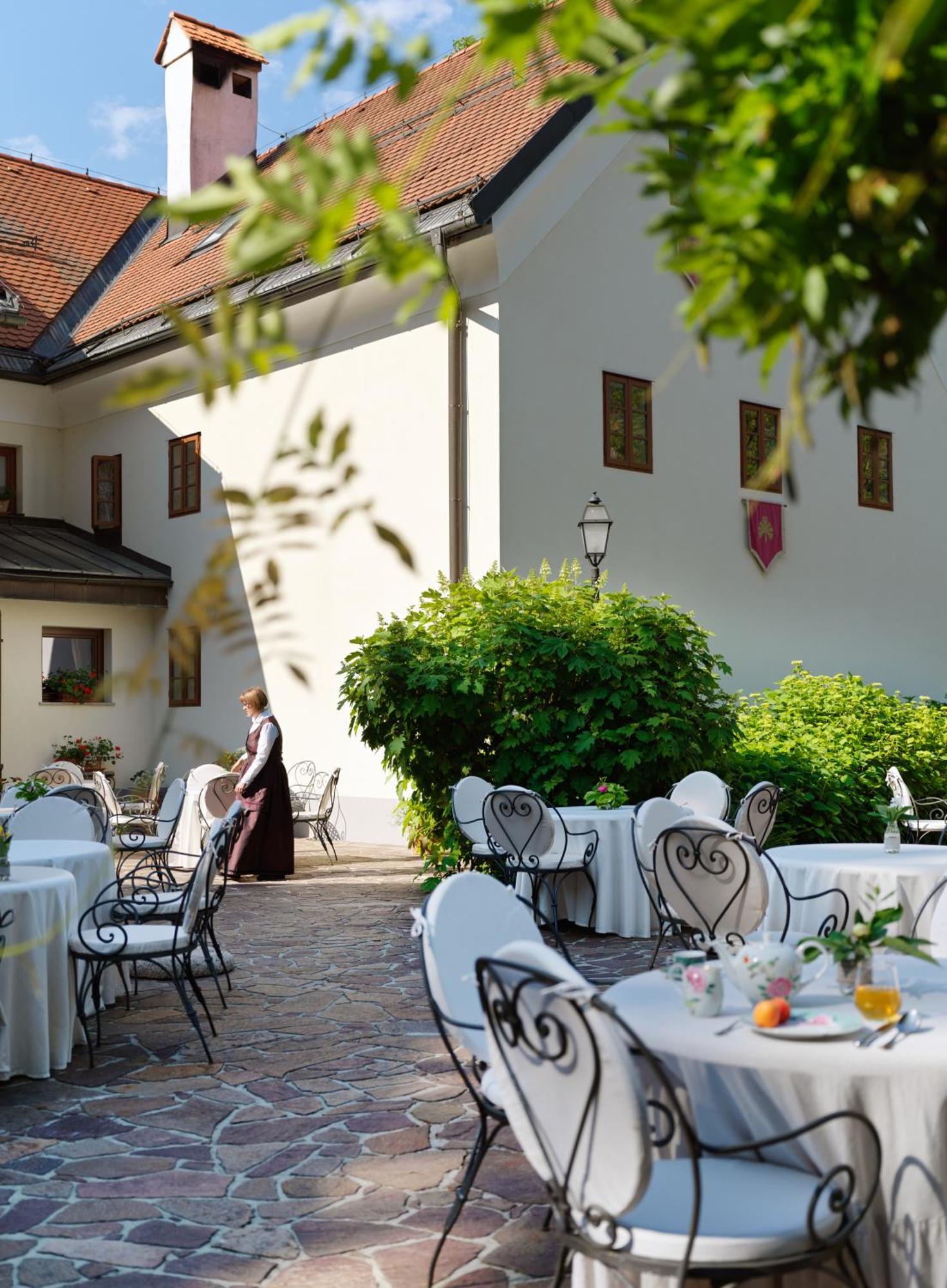 Kendov Dvorec Spodnja Idrija Exterior foto